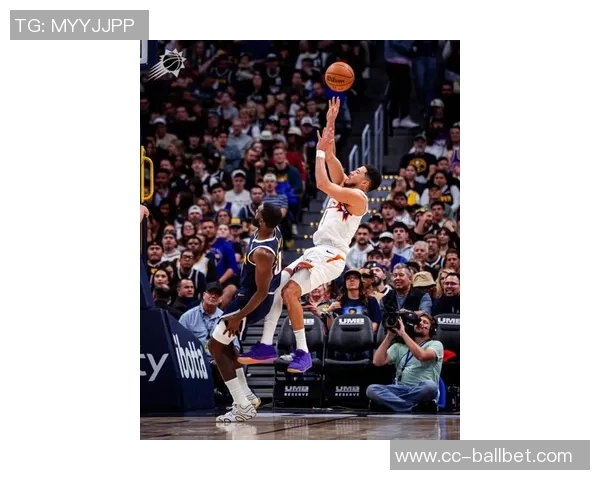 布克上半场表现挣扎12投5中仅得14分5篮板罚球命中率低迷 布克上半场表现挣扎12投5中仅得14分5篮板罚球命中率低迷