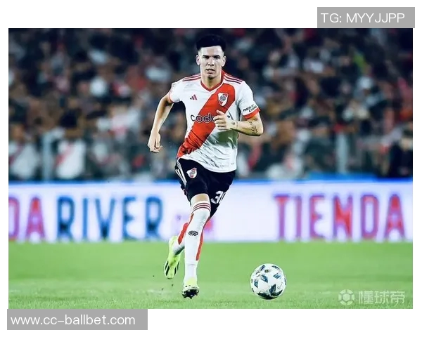 马斯坦托诺训练中疑似受伤与队医一同离场引发担忧