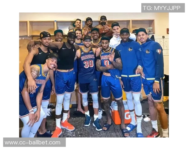 库里分享温馨家庭合照与六口之家共迎2026年幸福时刻